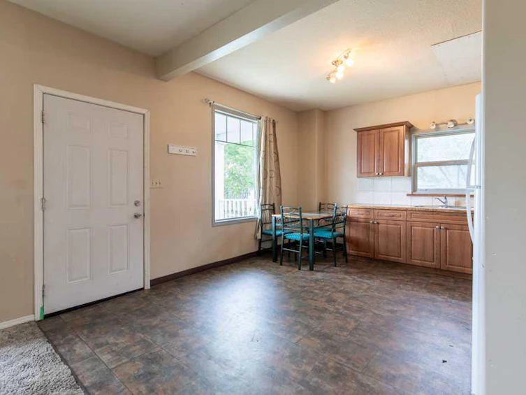 1312 4 Avenue N, Lethbridge, AB, T1H 0L2 - 8