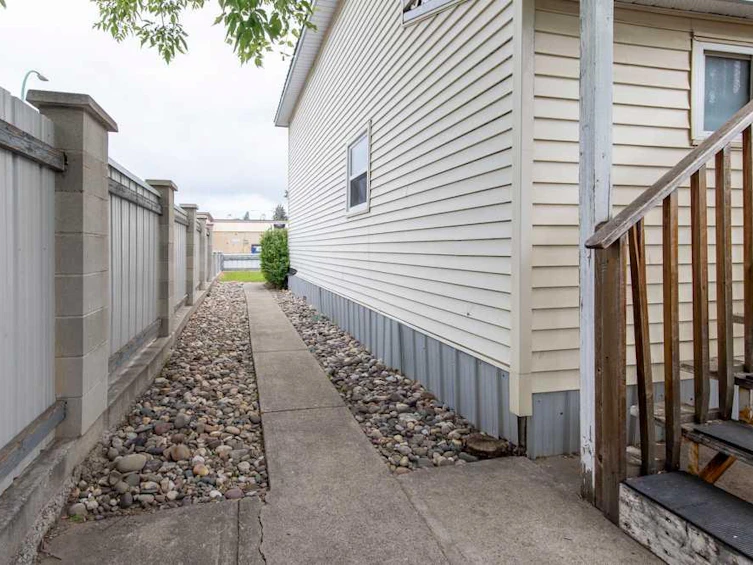 1312 4 Avenue N, Lethbridge, AB, T1H 0L2 - 30