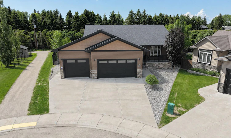24 Vermont Close