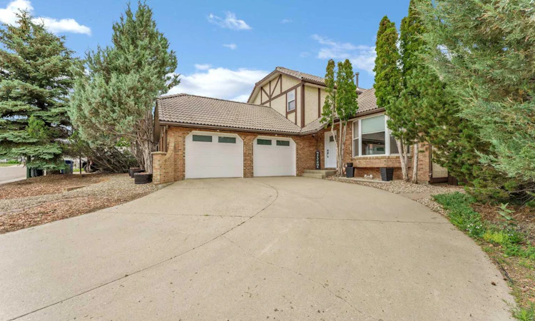 8 Ross View Bay SE