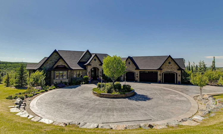 39 Red Willow Crescent W