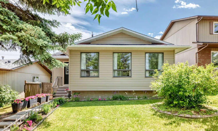 11 Bedford Drive NE