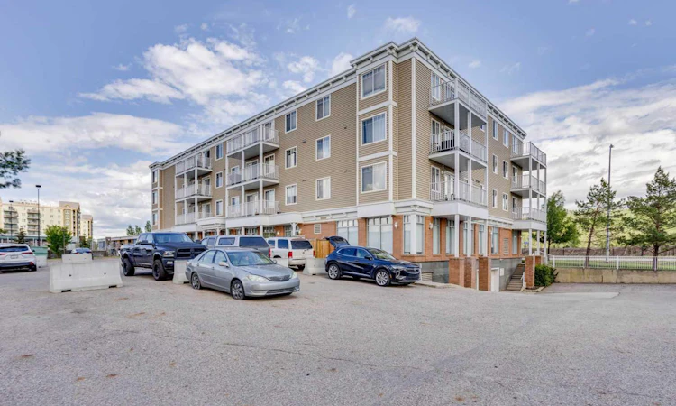 407-10217 Queen Street