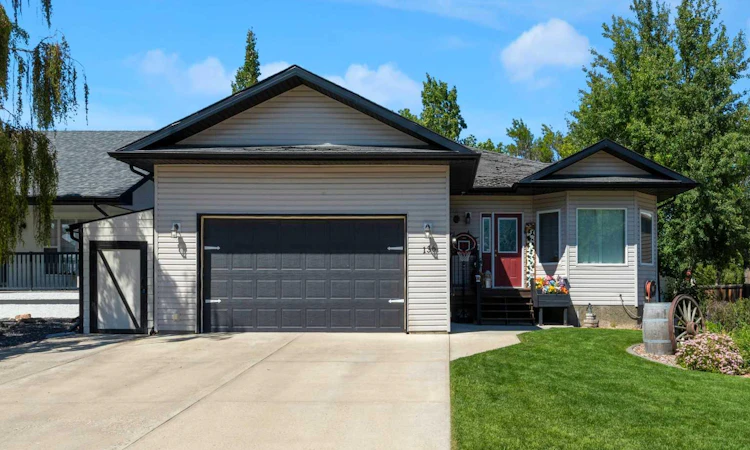 136 Allen Crescent