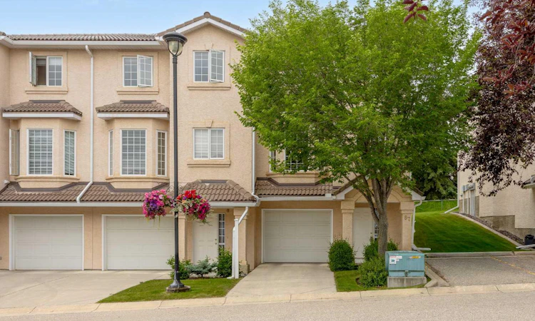 87 Hamptons Link NW