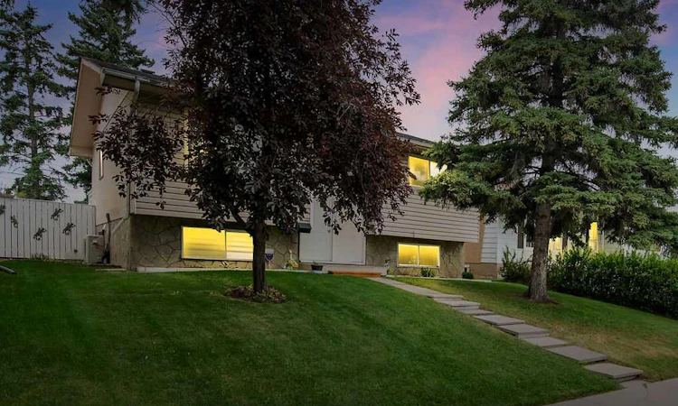 311 Penbrooke Crescent SE
