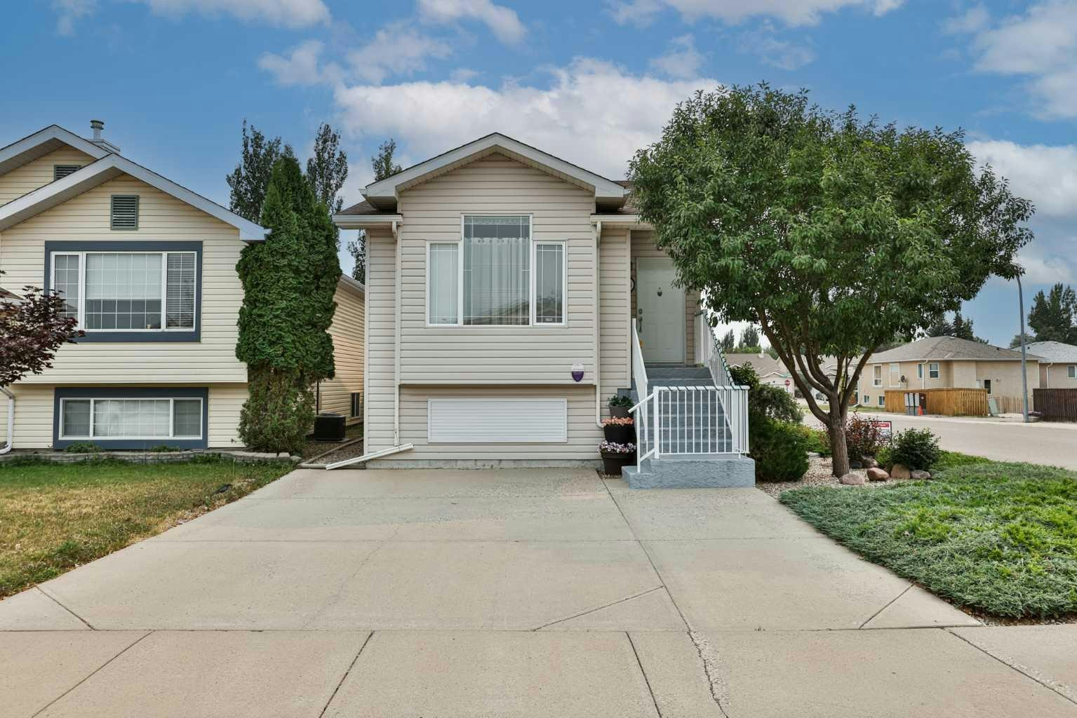 94 Heritage Lane W, Lethbridge, AB, T1K 7S4