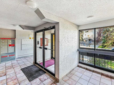 409-617 56 Avenue SW - 5