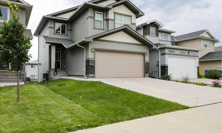 567 Moonlight Lane W