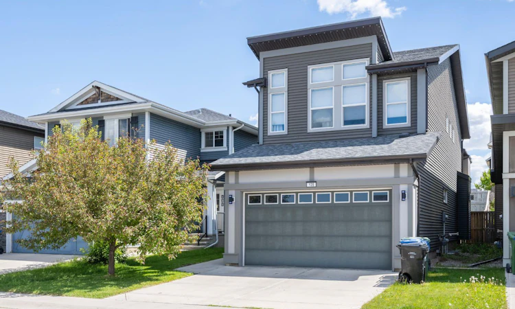 135 Evansridge Crescent NW