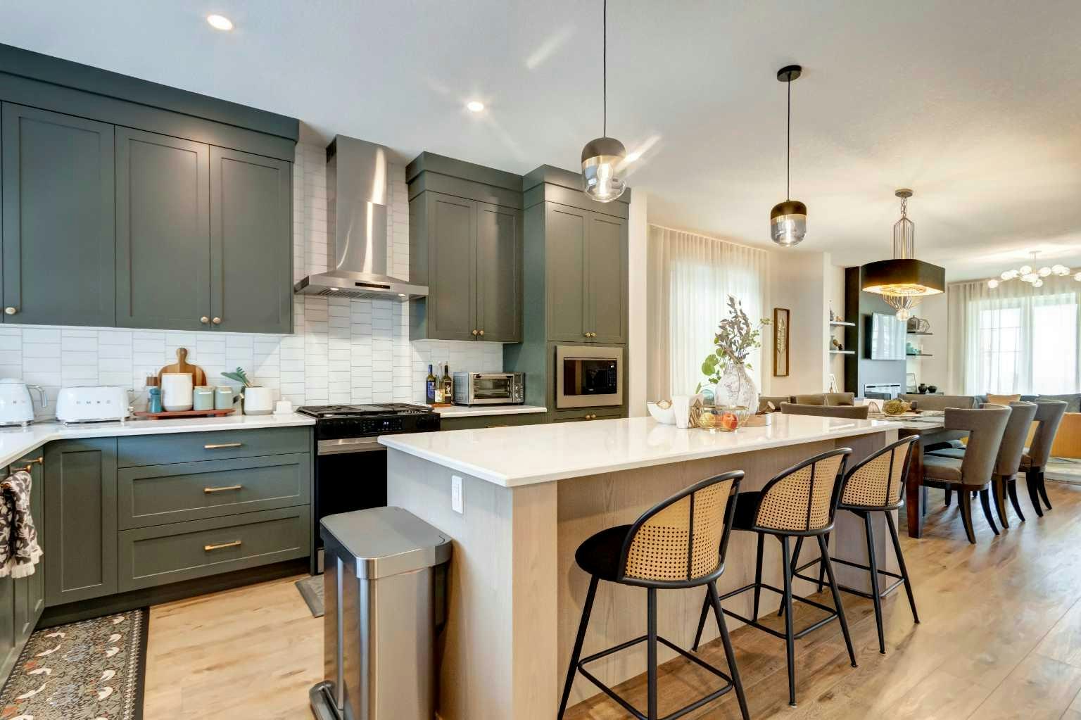 15033 37 Street SW, Calgary, AB, T2Y 0R5