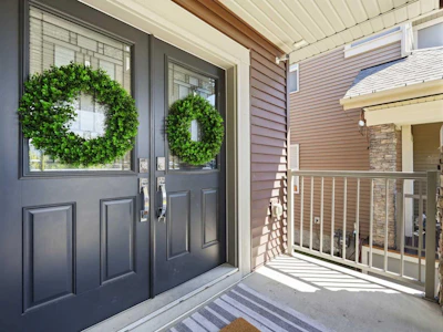 129 Kingsbury Close SE - 2