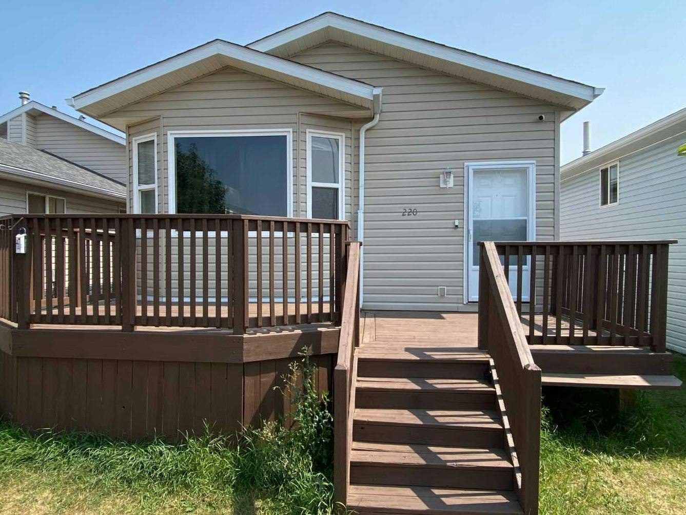 220 16 Street E, Brooks, AB, T1R 1K3