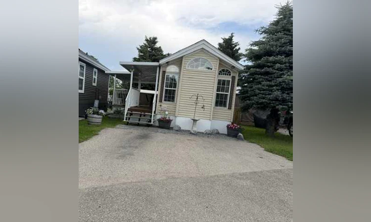 111-370165 79 Street E