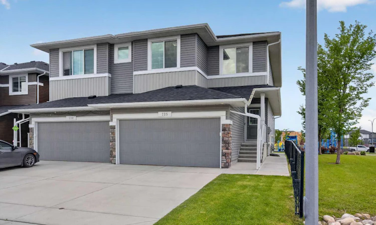 125 Redstone Common NE