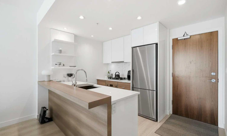 303-138 Waterfront Court SW