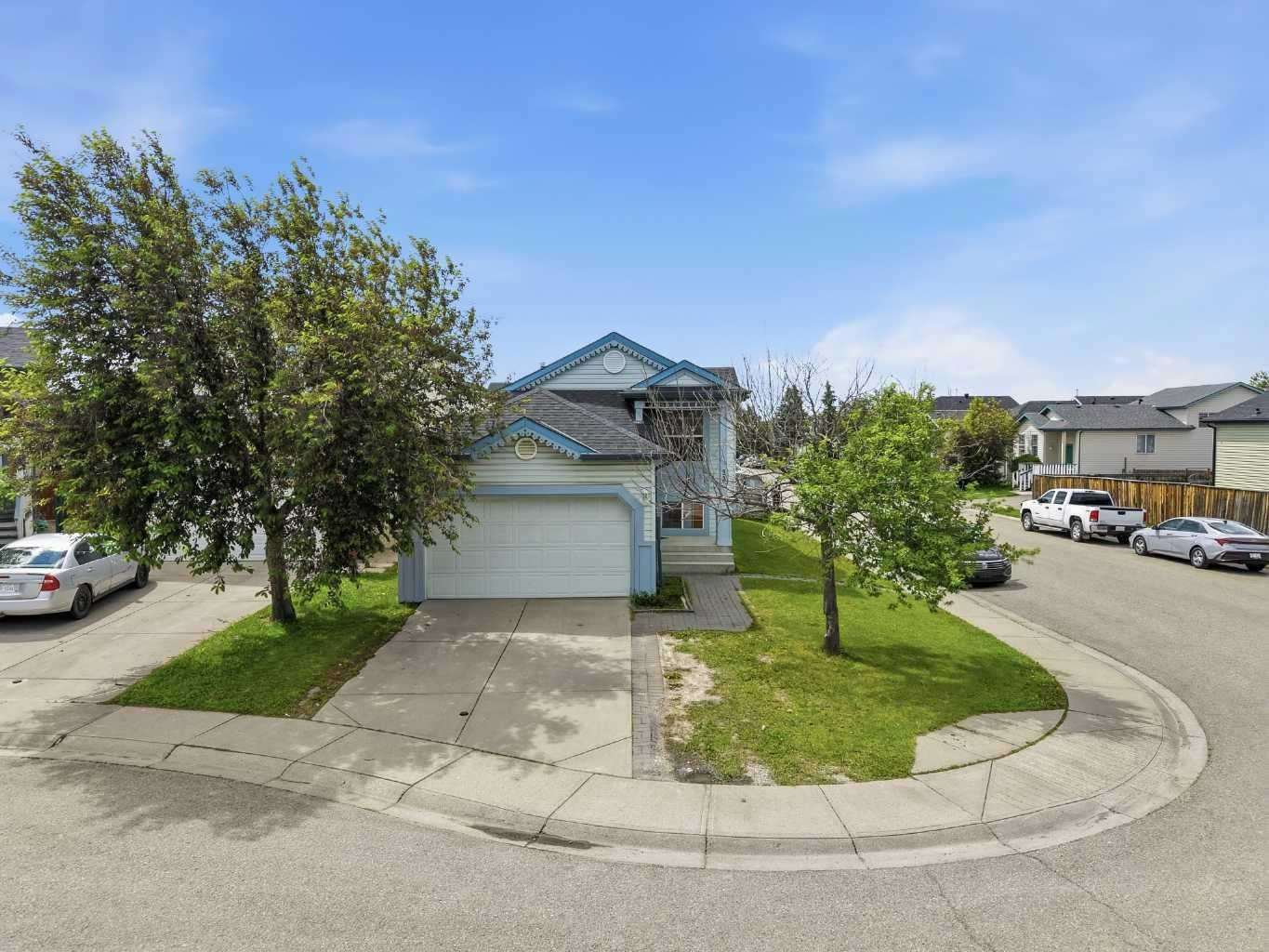 33 Martin Crossing Green NE, Calgary, AB, T3J 3P1