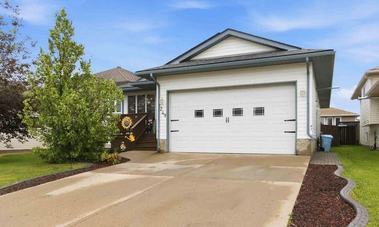 249 Fox Crescent