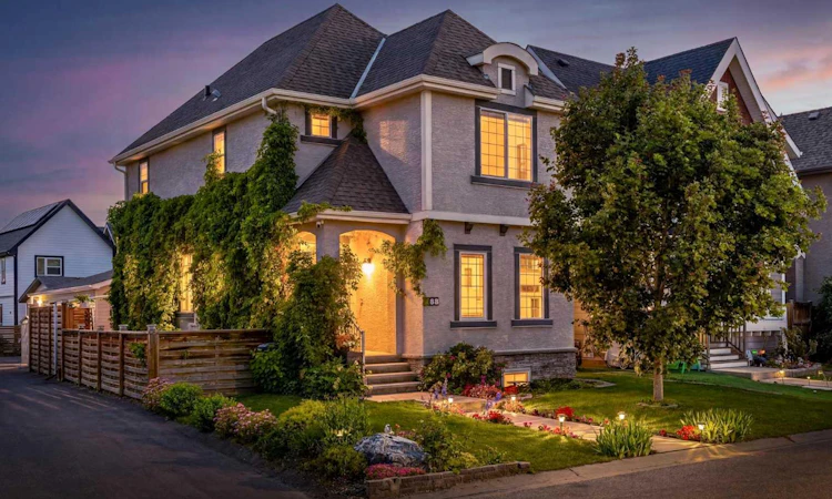 158 Mahogany Grove SE