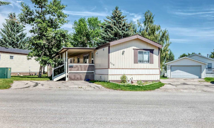 3218 Burroughs Manor NE
