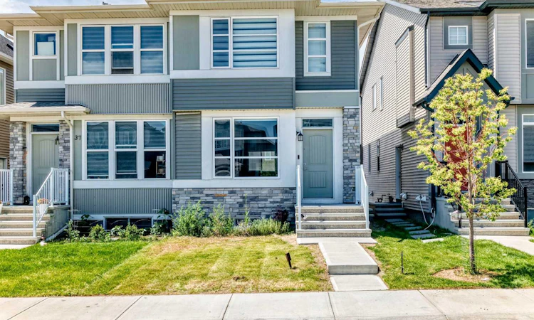 41 Corner Glen Row NE