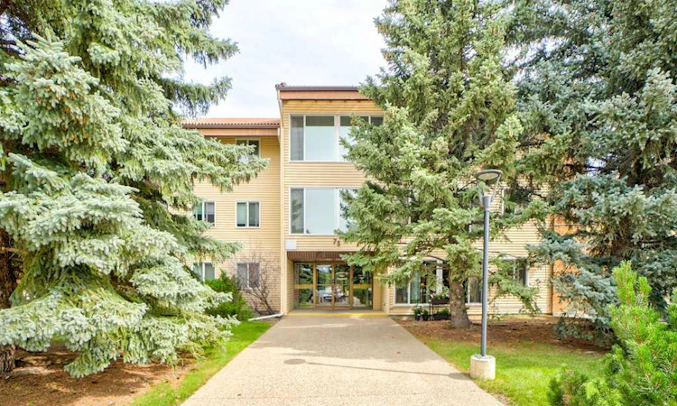 209-75 Temple Boulevard W