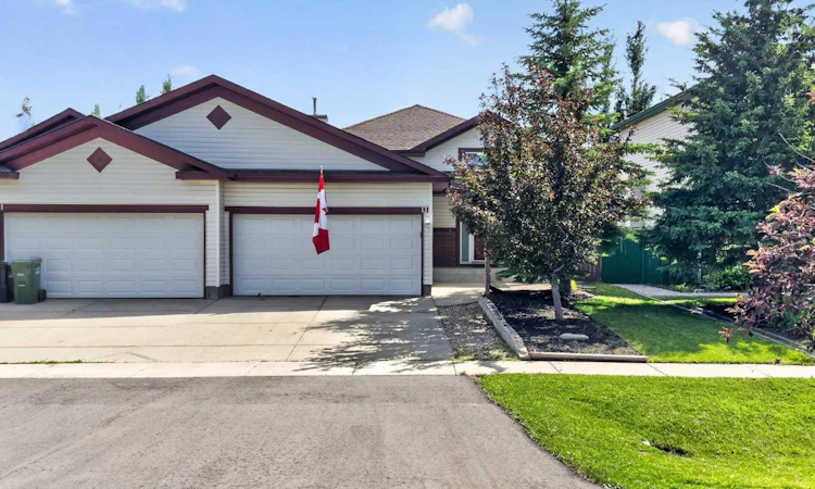 13 Canoe Close SW