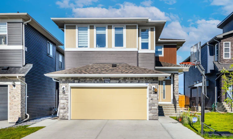 983 Corner Meadows Way NE