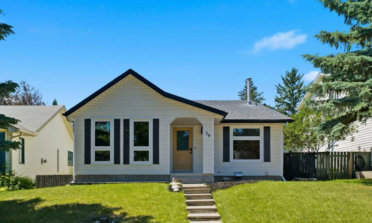 39 Woodglen Way SW