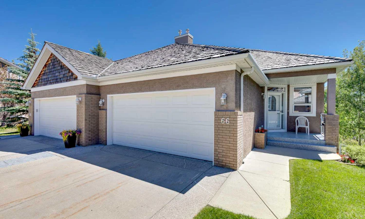 66 Royal Manor NW