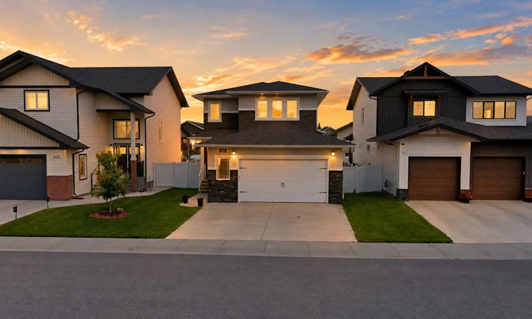 101 Longmire Close