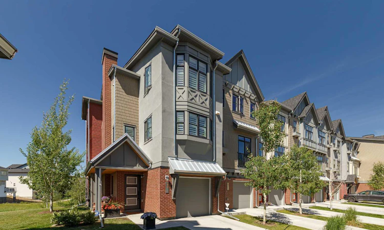 64 Spring Willow Close SW