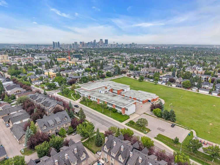 2032 37 Avenue SW, Calgary, AB, T2T 2H5 - 50