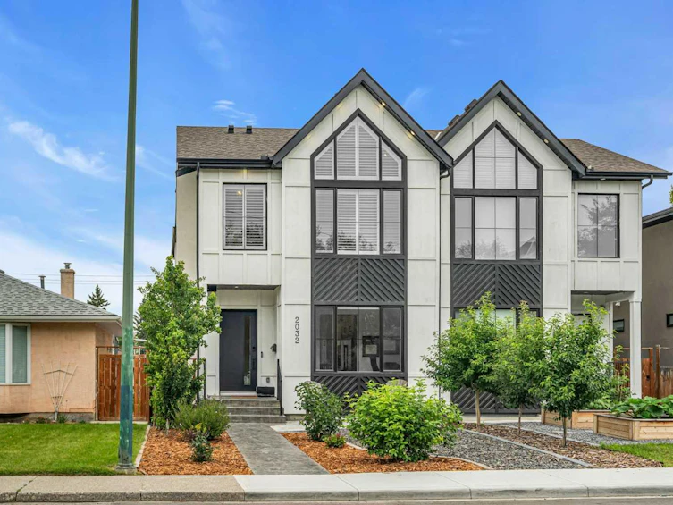 2032 37 Avenue SW, Calgary, AB, T2T 2H5