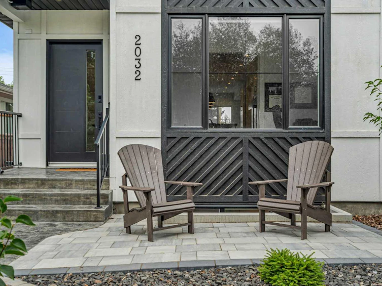 2032 37 Avenue SW, Calgary, AB, T2T 2H5 - 2