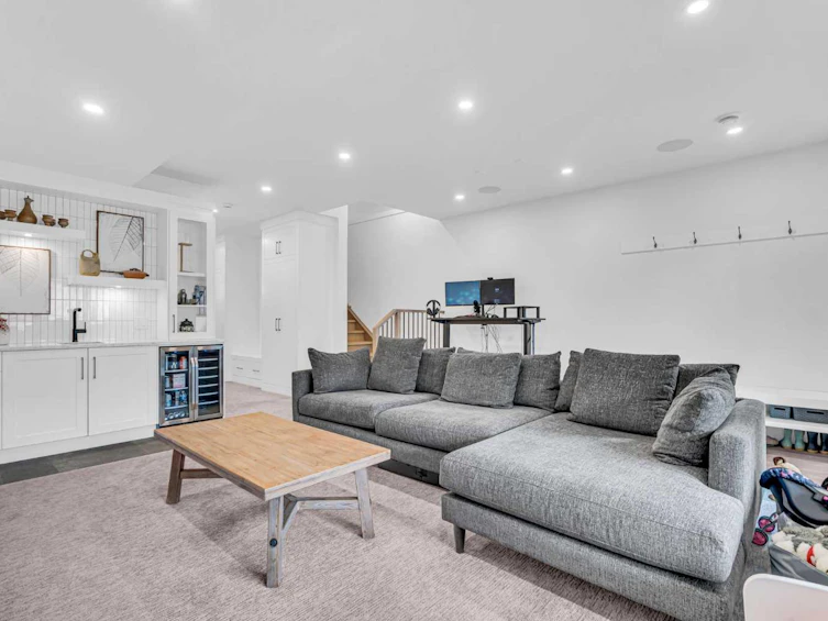 2032 37 Avenue SW, Calgary, AB, T2T 2H5 - 38