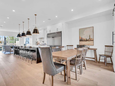 2032 37 Avenue SW - 3