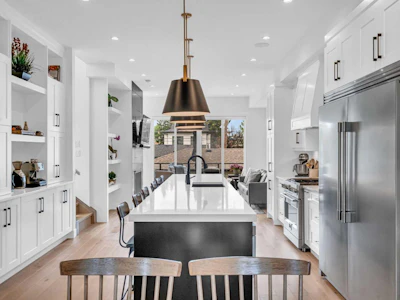 2032 37 Avenue SW - 5