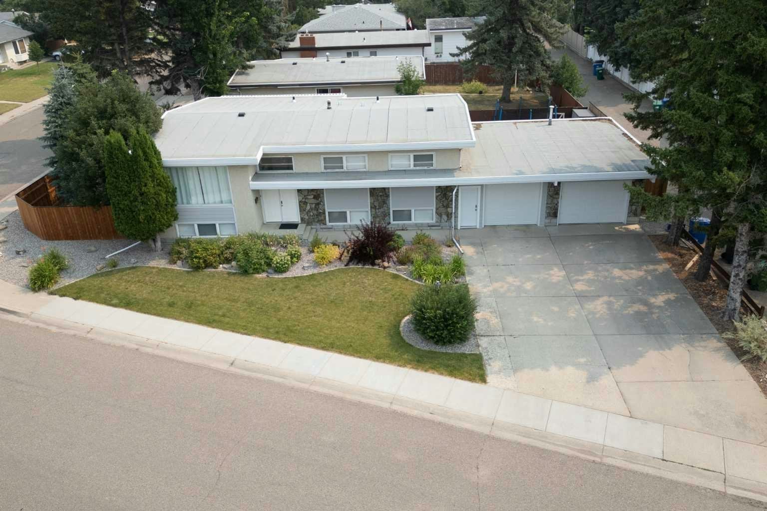 1019 Glacier Drive S, Lethbridge, AB, T1K 3N3