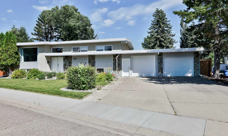 1019 Glacier Drive S
