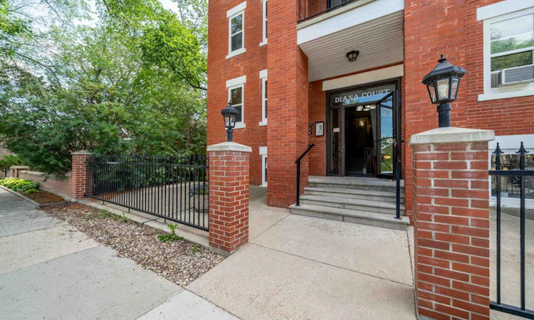 102-371 Aberdeen Street SE