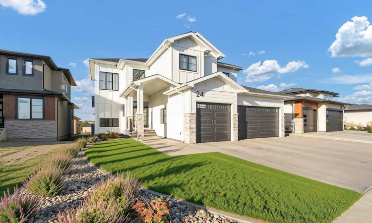 24 Coulee Ridge Drive SW