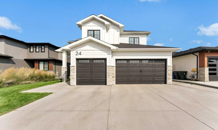 24 Coulee Ridge Drive SW