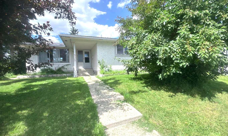 235 Penbrooke Close SE