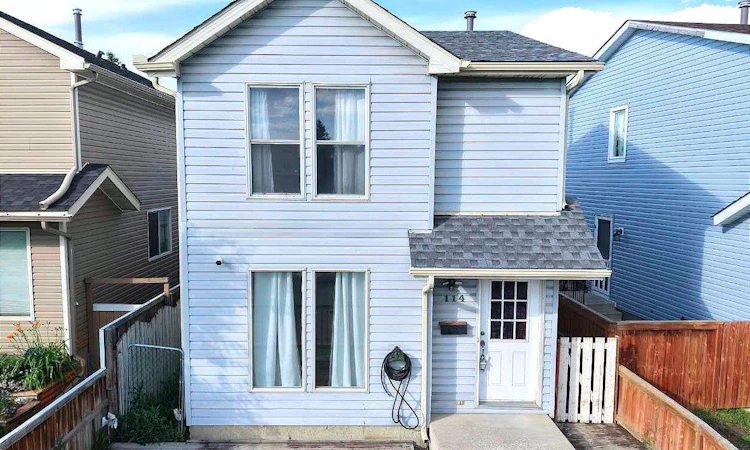 114 Castledale Way NE