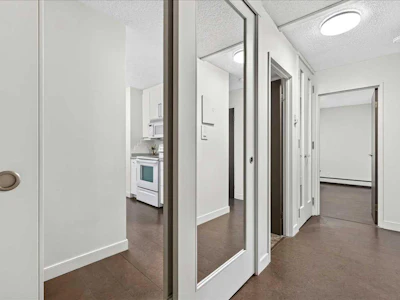 401-1107 15 Avenue SW - 4
