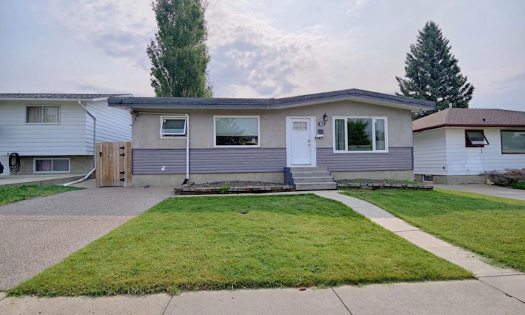 32 Lemoyne Crescent W