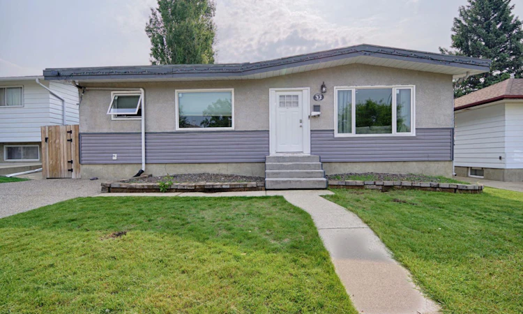 32 Lemoyne Crescent W