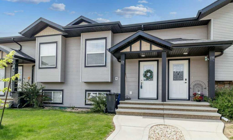 125 Henderson Crescent