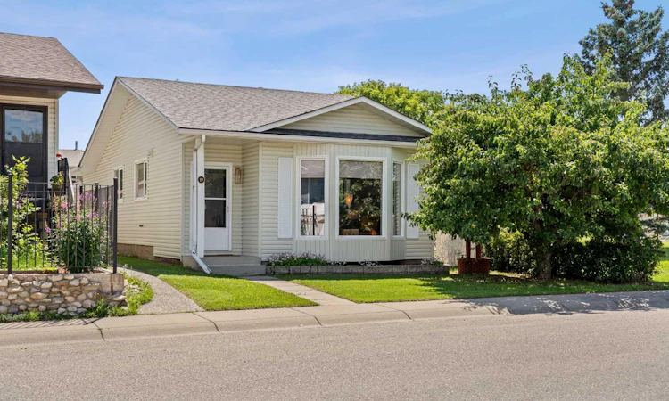 19 Riverbirch Road SE